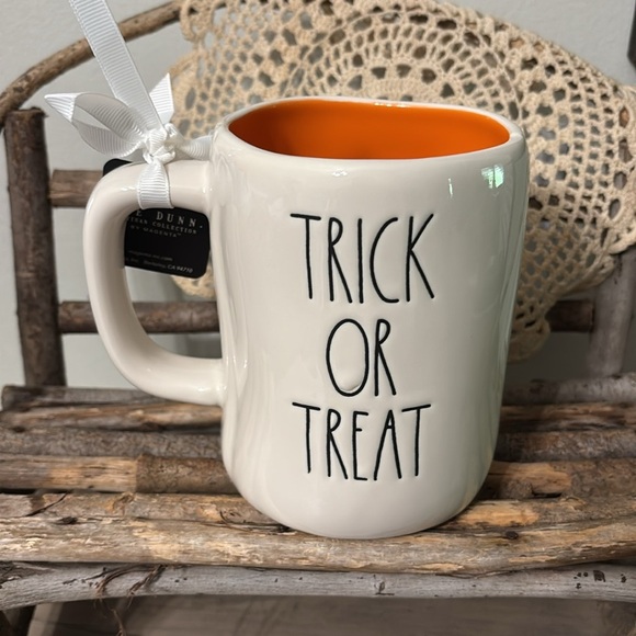 RAE DUNN Disney EEYORE of WINNIE THE POOH TRICK OR TREAT Pumpkin Mug NEW 2025 - Picture 4 of 9